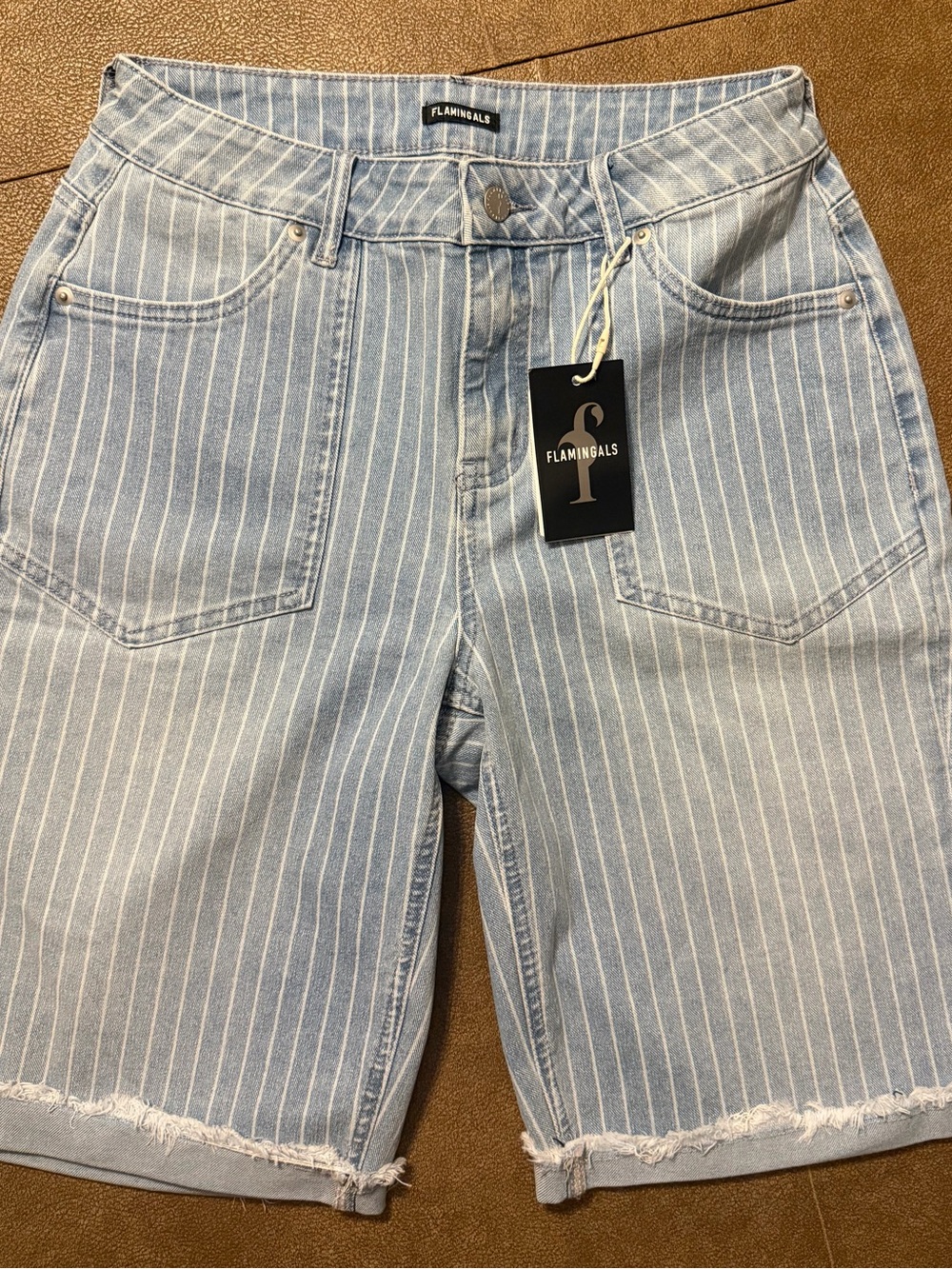 10/12 Large Flamingals Light Blue Pinstriped Denim Shorts, NWT, $40